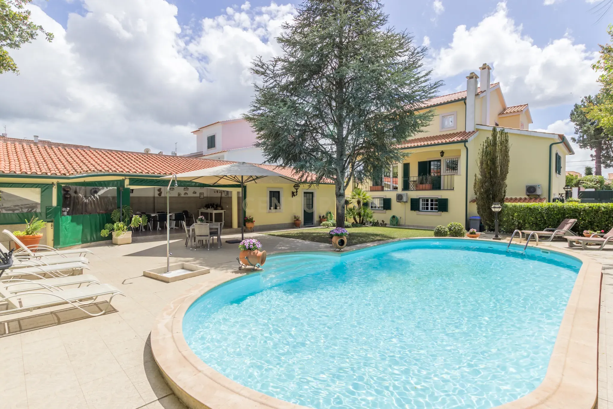 Luxuosa Moradia T4 +3 com Piscina em Azeitão com terreno de 712m - Image 5