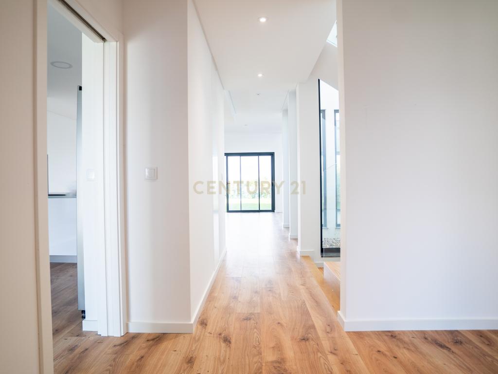 Moradia T4 – Empreendimento Sky City -  Serra de Carnaxide - Image 4