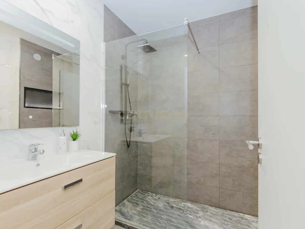 Apartamento T3 totalmente remodelado - Image 9