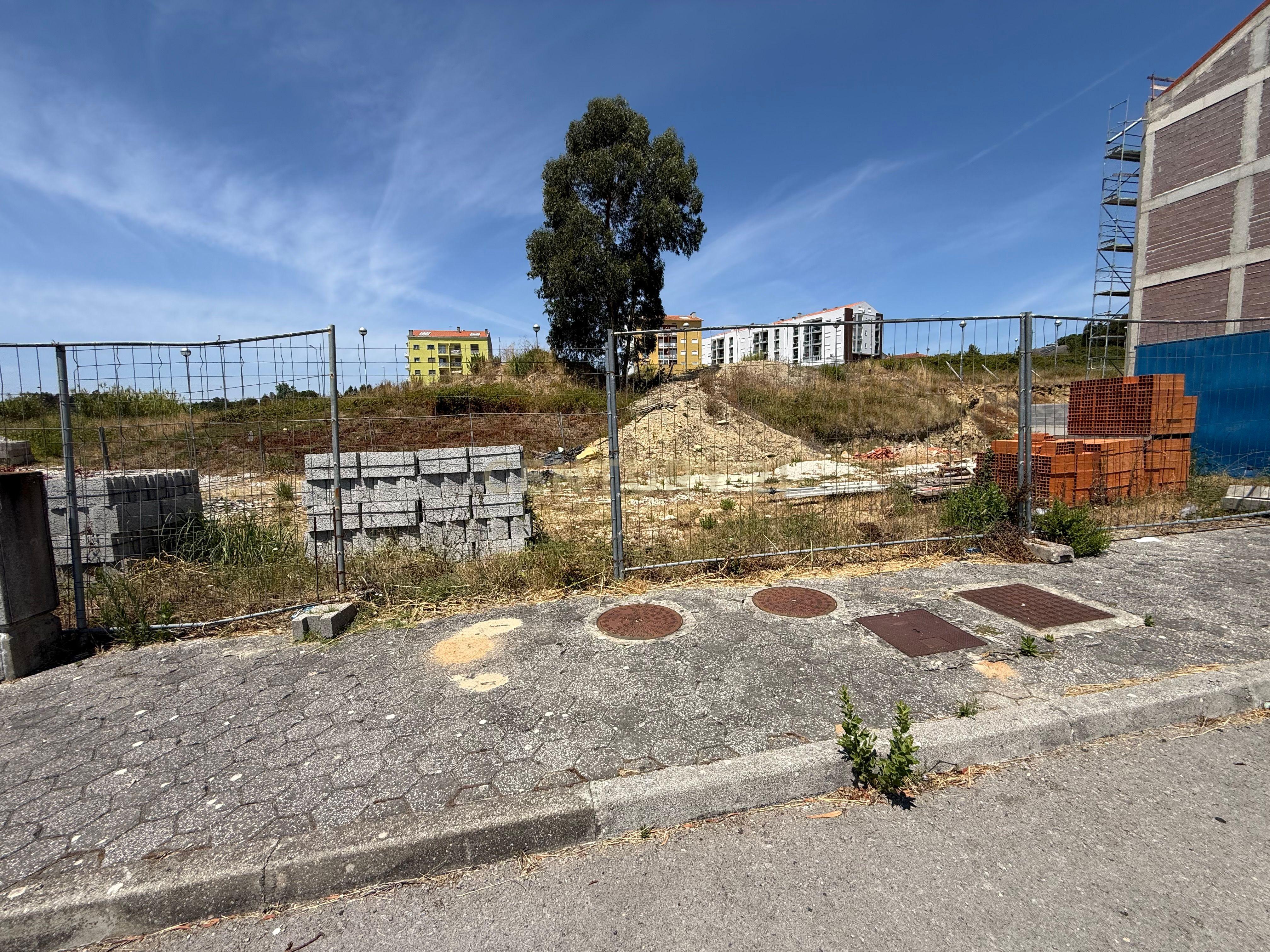 Fotografia 2 de Lote Urbano para Construção de Apartamentos em Oliveira do Bairro