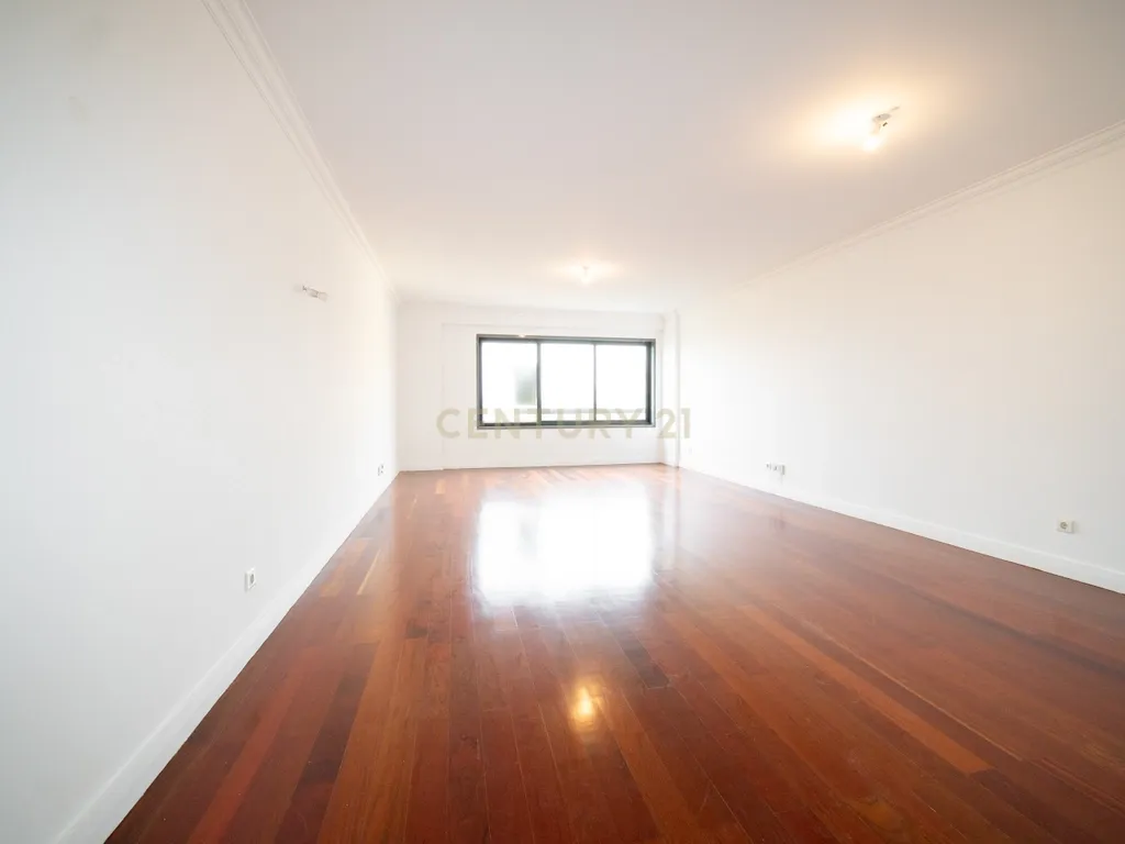 Apartamento T3 em Odivelas com Garagem e Elevador - Image 53