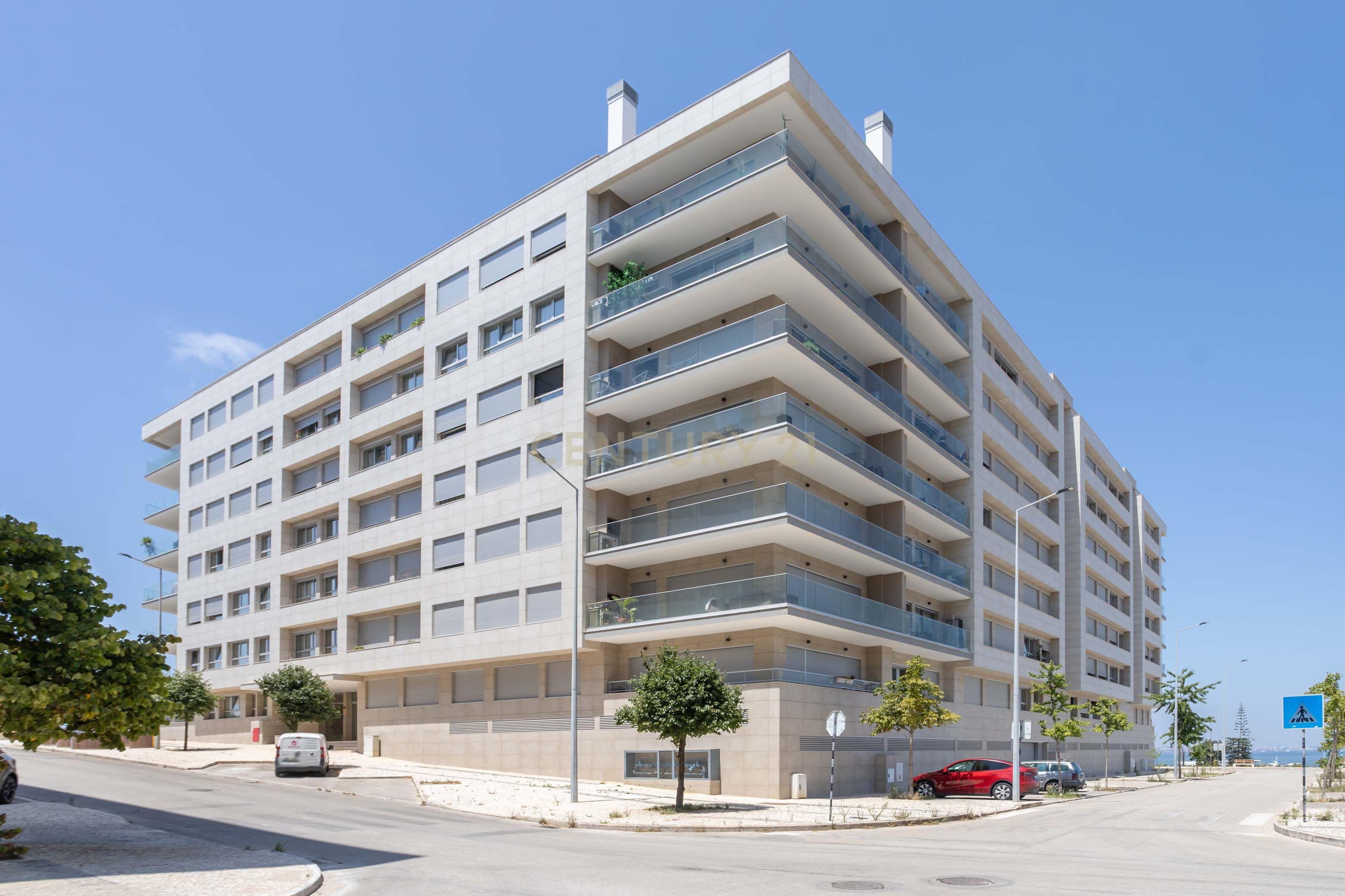 Apartamento T4 Duplex | Quinta da Trindade, Seixal - Image 1