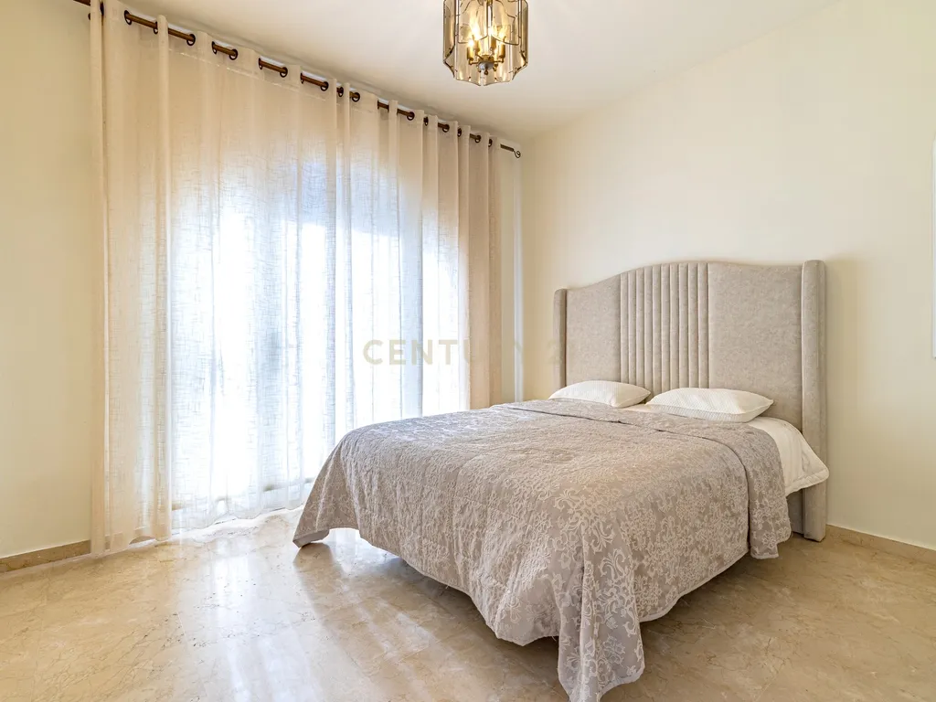 Elegância Andaluza Intemporal no Coração de El Paraíso, Estepona - Image 19