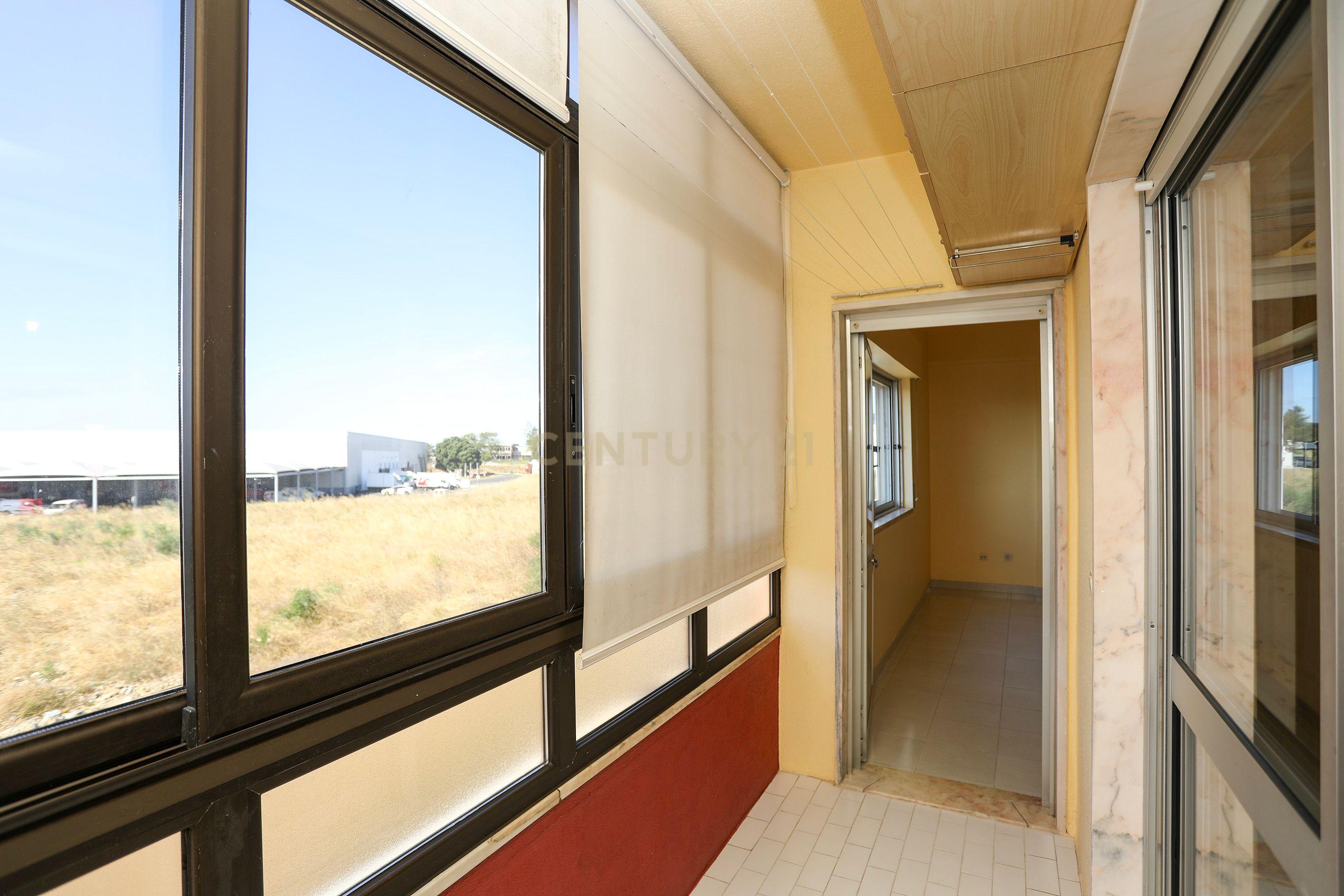 Fotografia 7 de Apartamento T3 com Varanda e Arrecadação - Rio de Mouro
