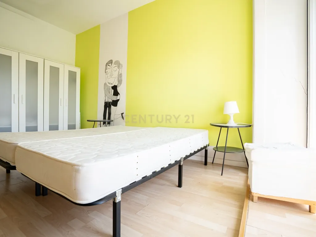 Apartamento Único com Vista sobre o Campo Pequeno – Lisboa - Image 18