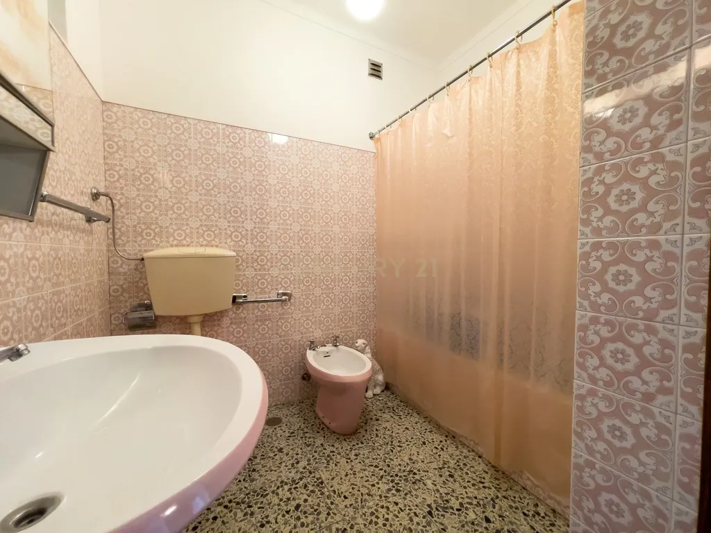 Apartamento T4 com Terraço de 60m² em Cacilhas/Almada - Image 26