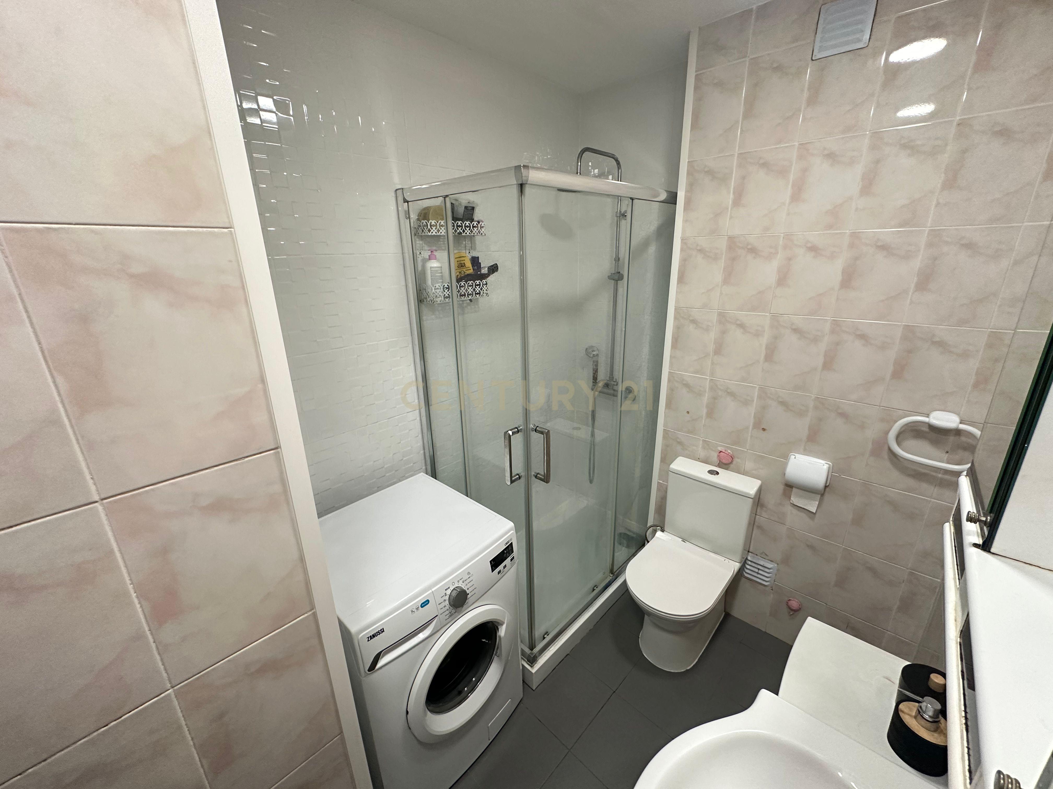 Fotografia 9 de Apartamento T2 em Mina de Água, Amadora