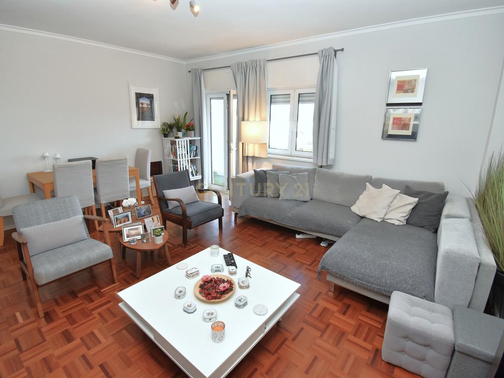 Excelente Apartamento T3 em Algés – Conforto e Localização Premium - Image 10
