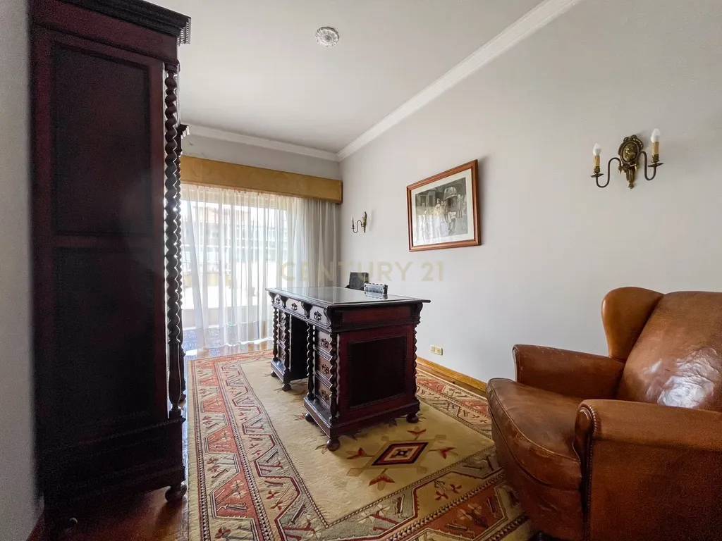 Apartamento T4 com Terraço de 60m² em Cacilhas/Almada - Image 17