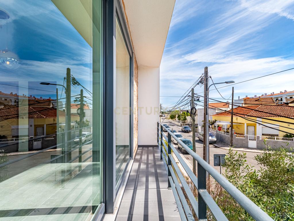 Moradia T3 com 3 Suites e Arquitetura Distinta em Samouco, Alcochete - Image 29