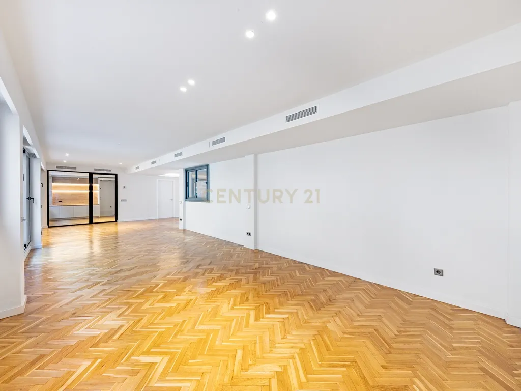 Espetacular apartamento renovado de 220 m² com 4 quartos - Image 9