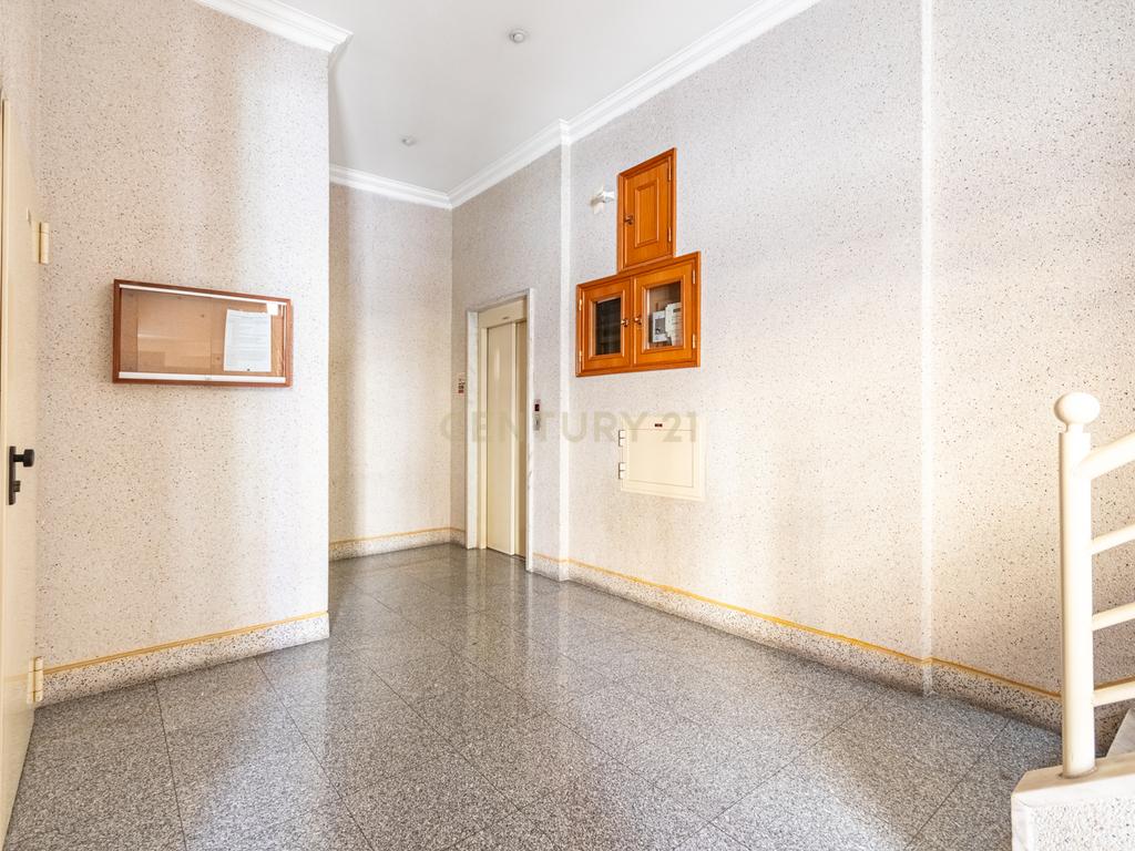 Apartamento T2 com Estacionamento e Arrecadação na Quinta Nova – Odivelas - Image 13