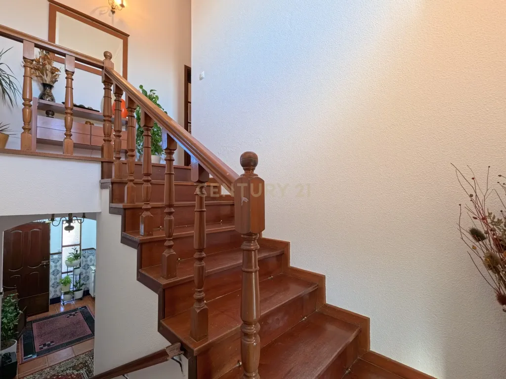 Moradia térrea T5 com 1600 m² de terreno em Fragosela - Viseu - Image 12