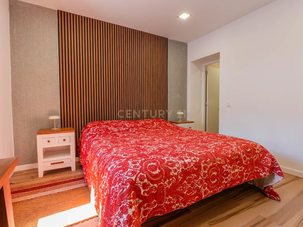 Moradia T2 Premium com Piscina, Suite e Acabamentos de Excelência - Image 8