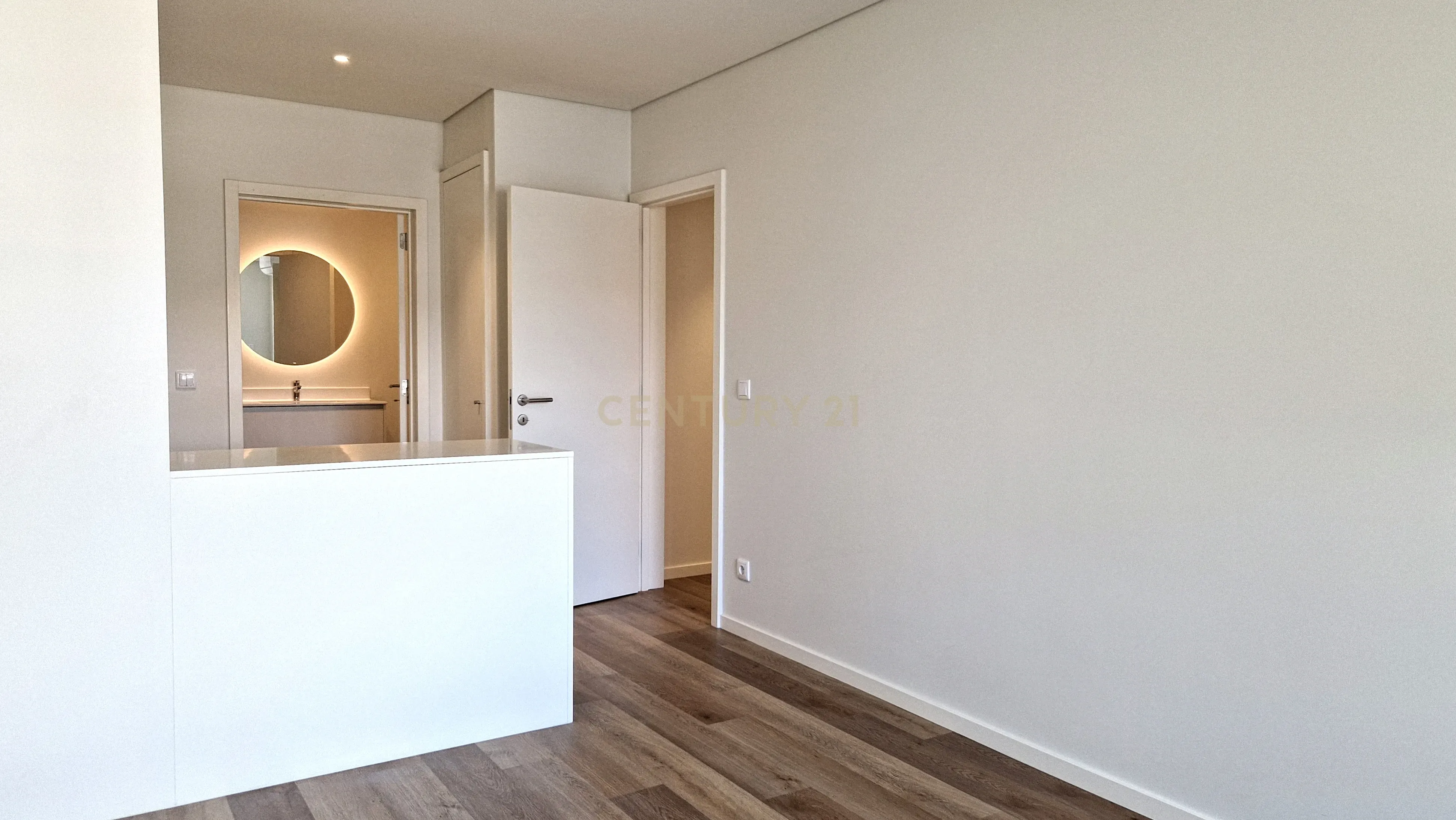 Alta de Lisboa, T3 - NOVO, 3 casas de banho e 2 lugares de garagem - Image 16