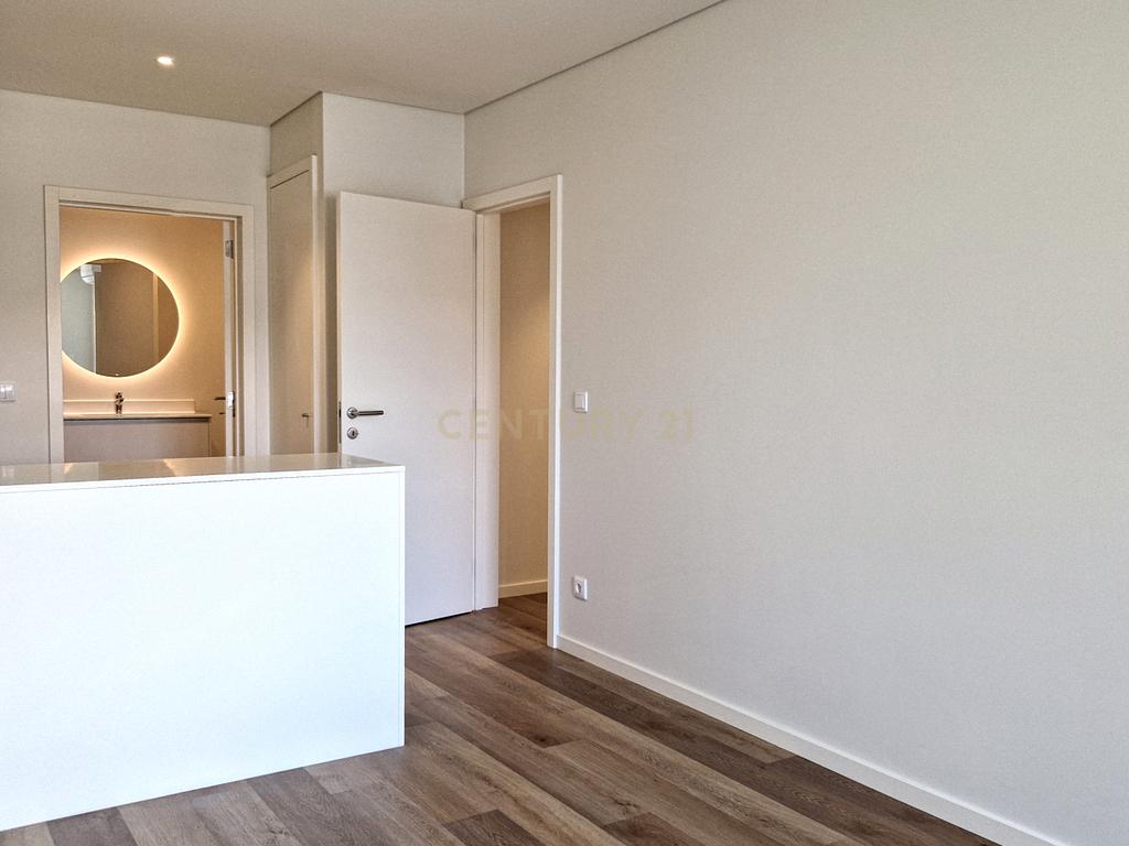Alta de Lisboa, T3 - NOVO, 3 casas de banho e 2 lugares de garagem - Image 16