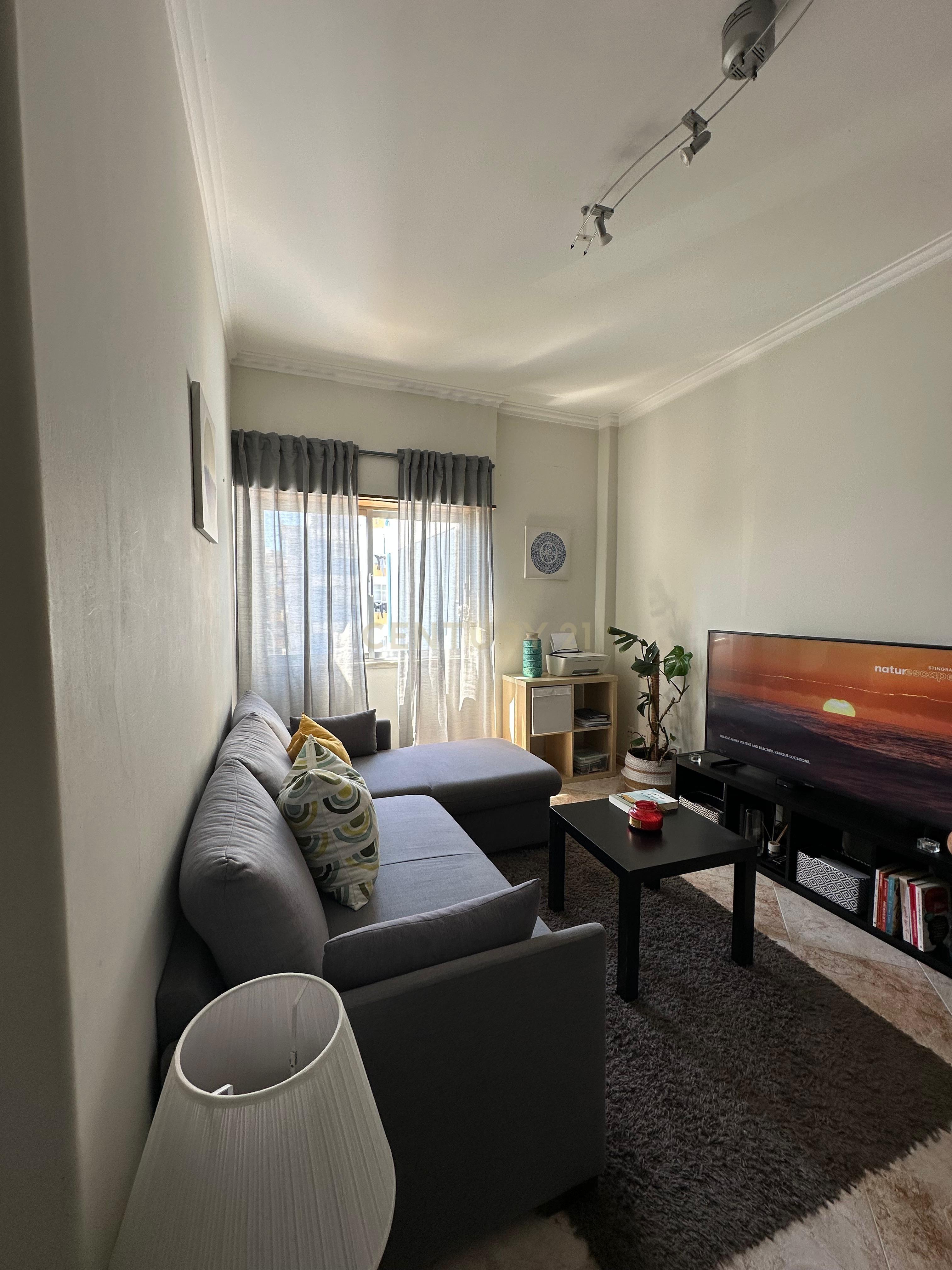 Apartamento T2 com Vista Privilegiada em Amadora - 250.000€ - Image 3