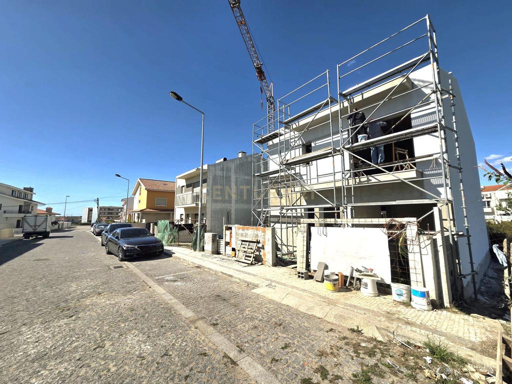 Moradia com Três Quartos em Construção na Póvoa de Varzim - Image 23