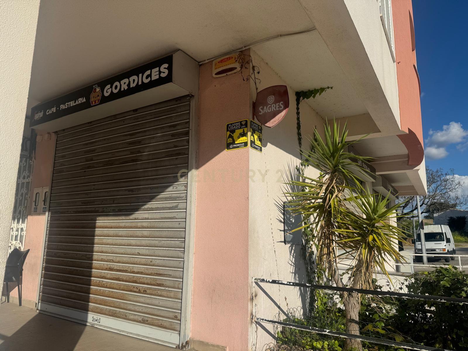 Espaço comercial à venda na Rua Henrique Augusto Pereira, nº2 - Image 38