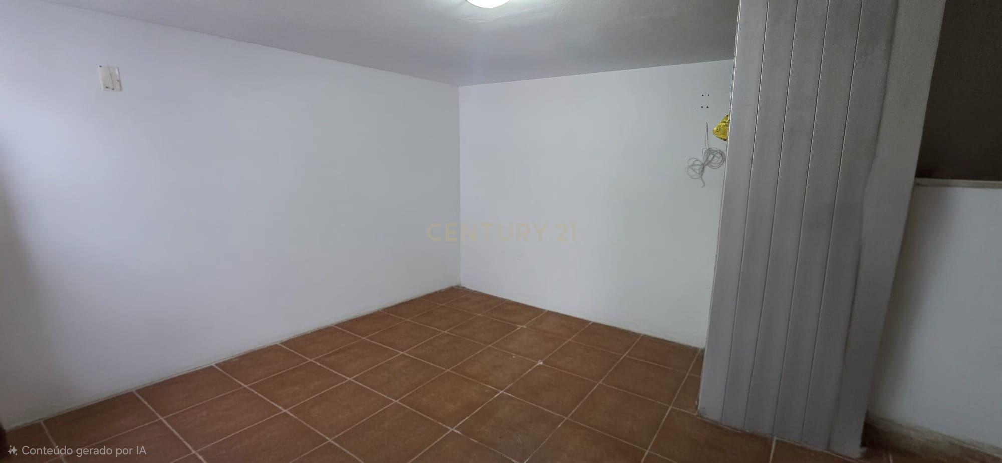 Fotografia 2 de Moradia com potencial para 2 habitações | Investimento | Ribeira Quente