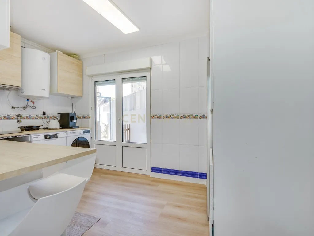 Apartamento Renovado com Vista em Alenquer, Lisboa - Image 3