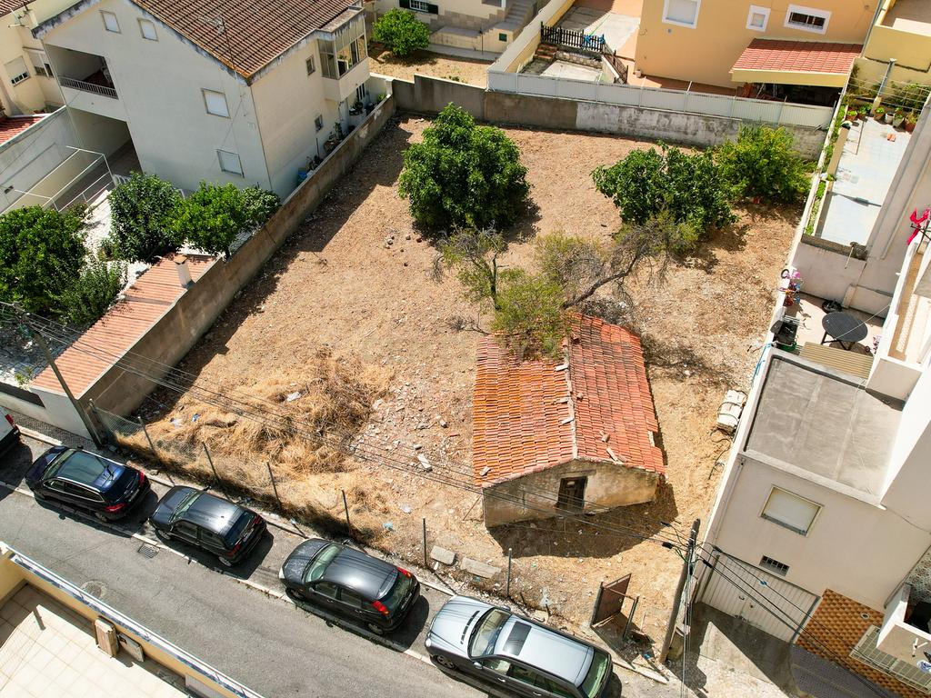 **ESPECTACULAR TERRENO EM LOURES** - Image 3