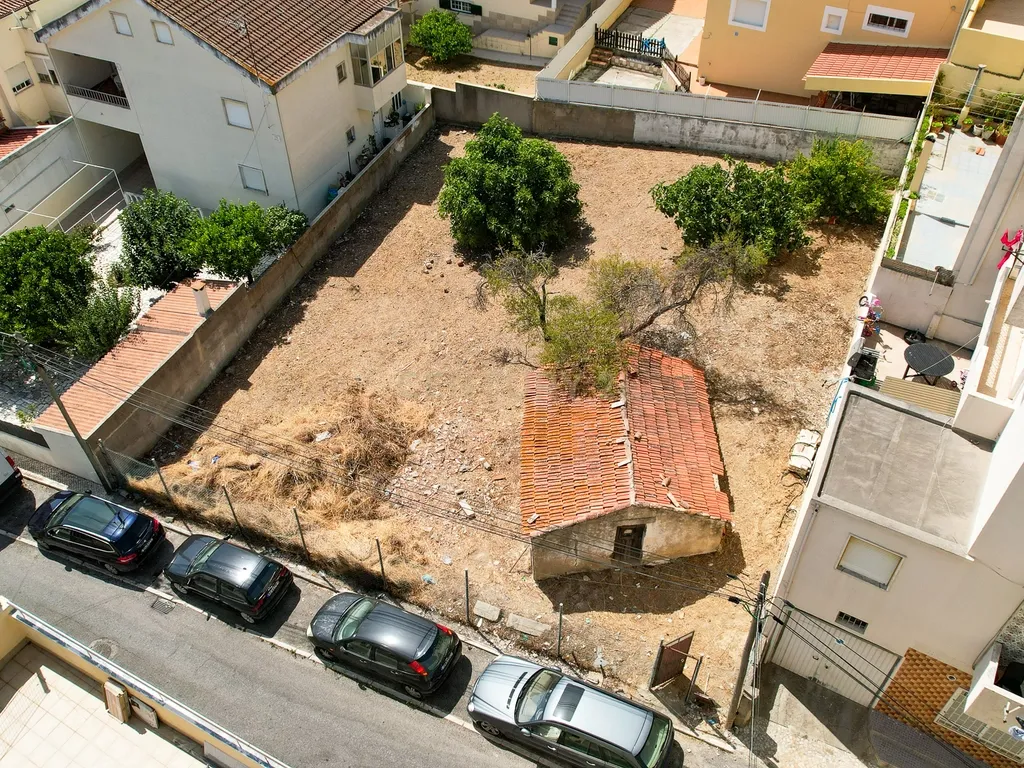 **ESPECTACULAR TERRENO EM LOURES** - Image 3