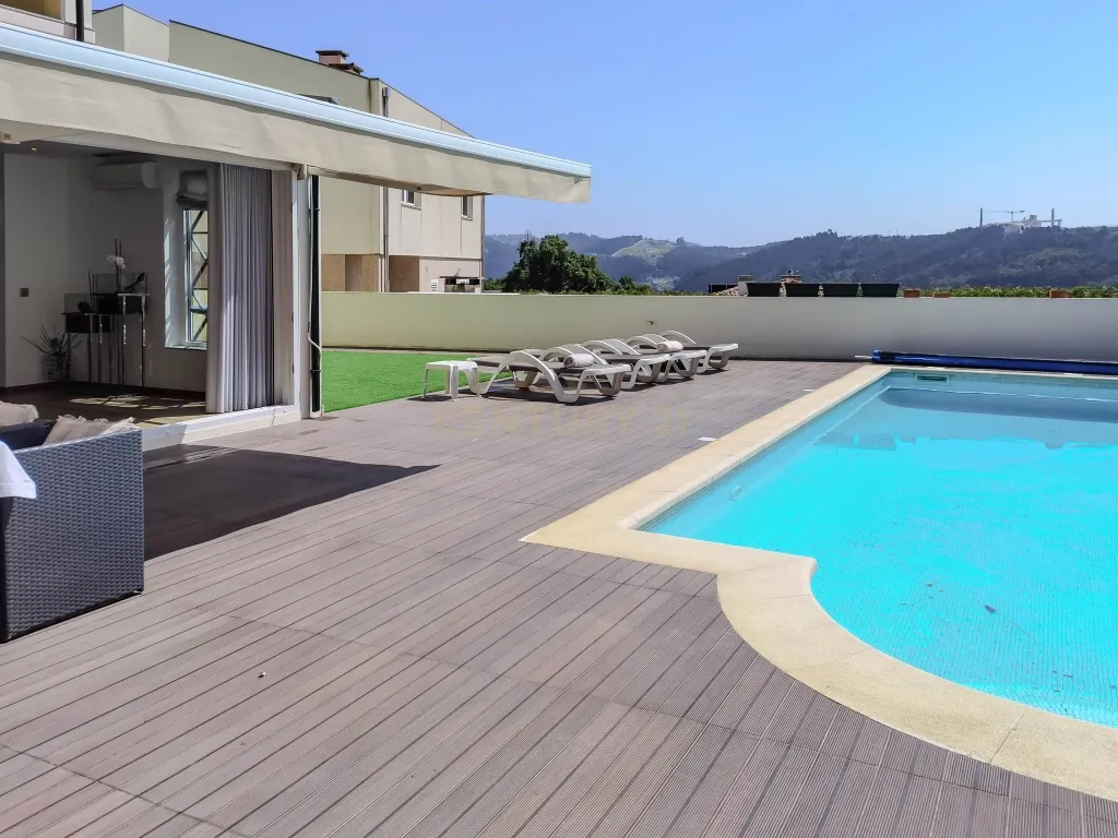 Luxuosa Moradia T3 em Gondomar com Vista Panorâmica e Piscina - Image 46
