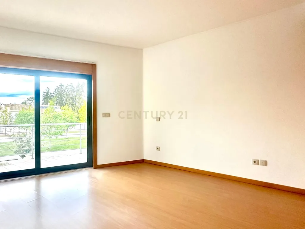 Apartamento T4 com Terraço, Varandas, Garagem e Lugar de Estacionamento, na Vila Serena, Pinhal Novo - Image 21