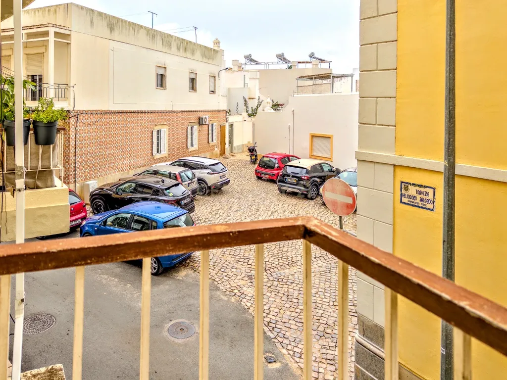 Apartamento T3 totalmente renovado na baixa de Olhão - Image 15
