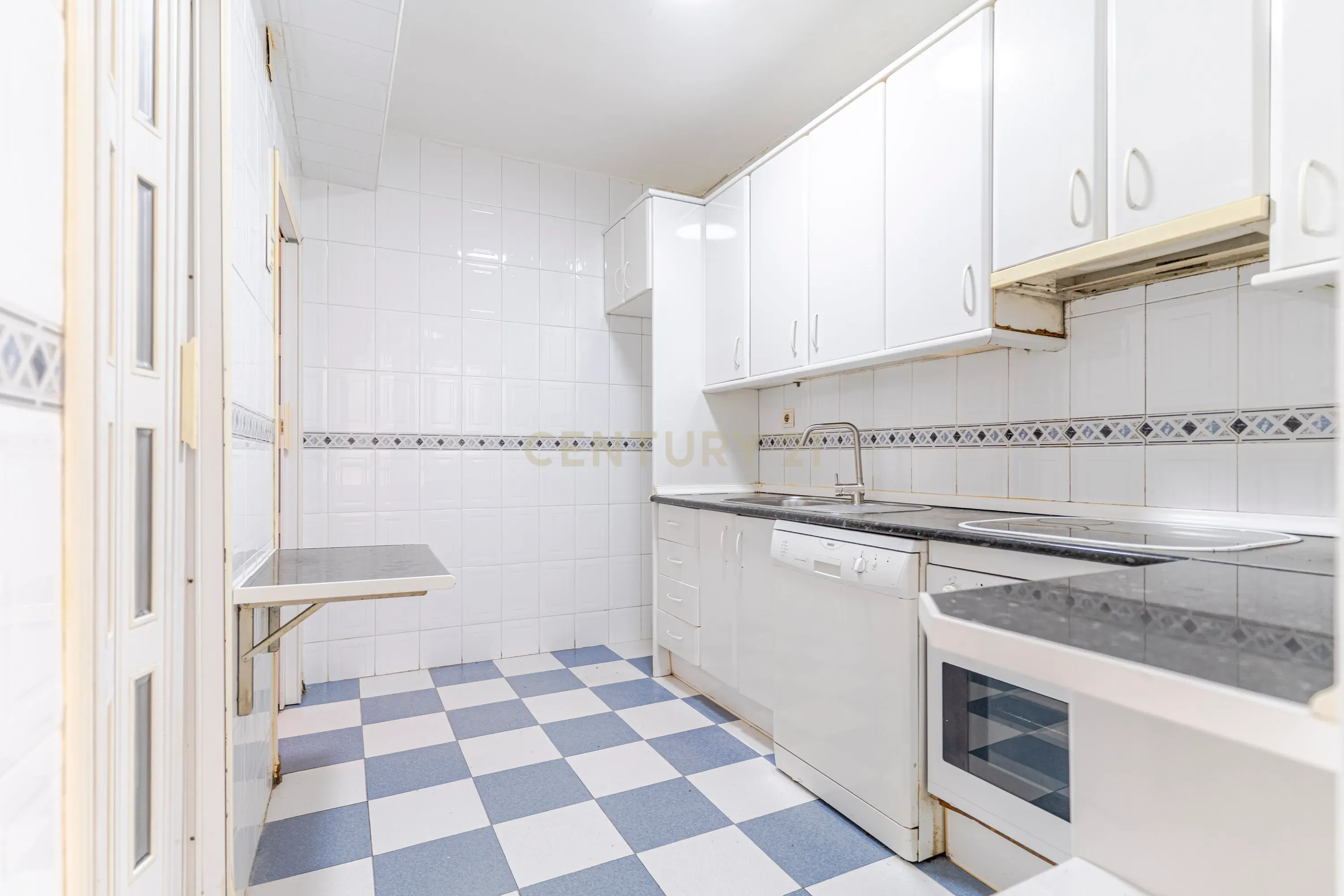 Espaçoso apartamento de 141 m2 no centro de Granada com vista panorâmica do Caminho de Ronda - Image 24