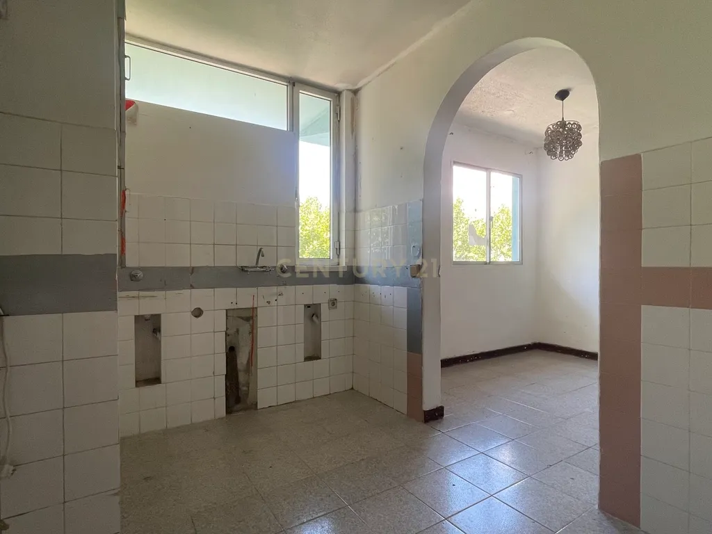 Apartamento T2 para Reabilitar, em São Sebastião, em Setúbal - Image 4