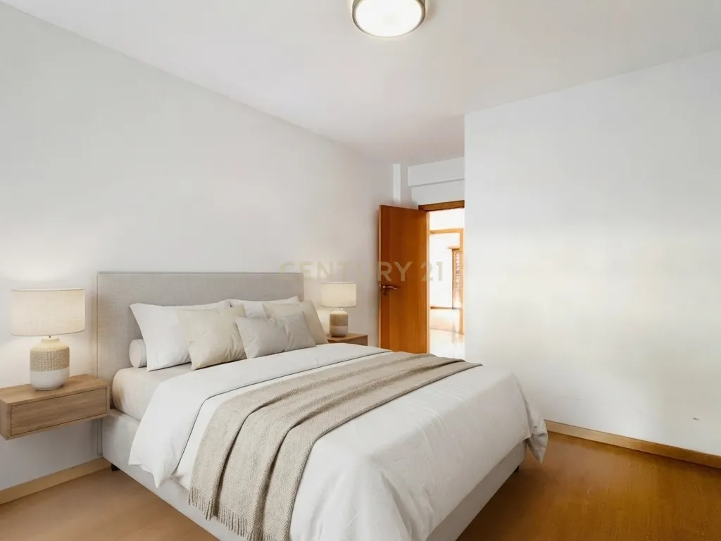 Magnífico Apartamento T4 com Duas Varandas e Arrecadação na Cascalheira, Pinhal Novo - Image 17