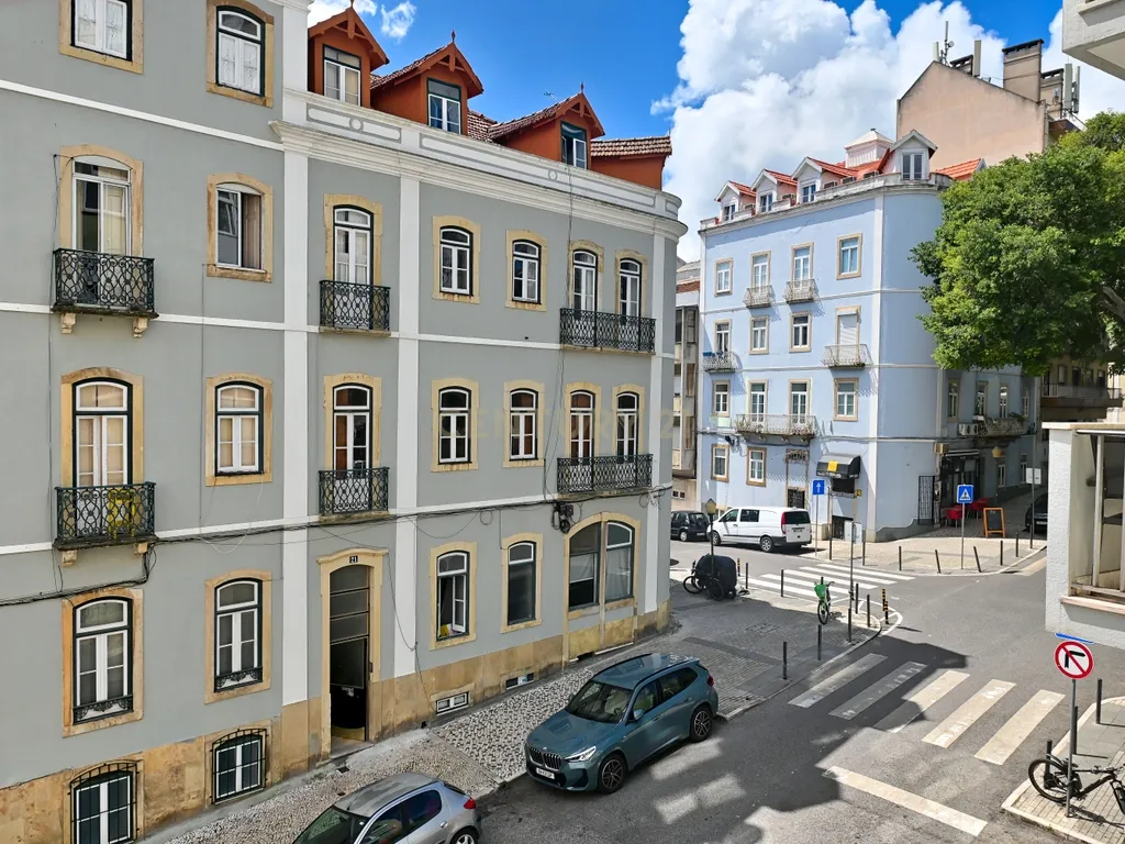 Apartamento T1 para venda na zona de Alcântara a necessitar de obras - Image 20
