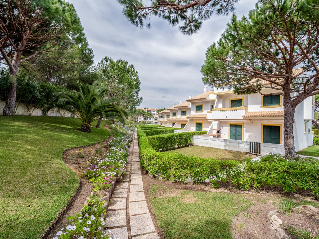 Moradia com Piscina na Praia da Falésia em condomínio privado com grande Jardim. - Image 6