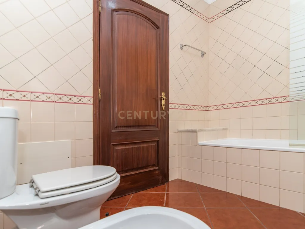 Moradia T2 no Centro de Évora (1º Andar) - Image 8