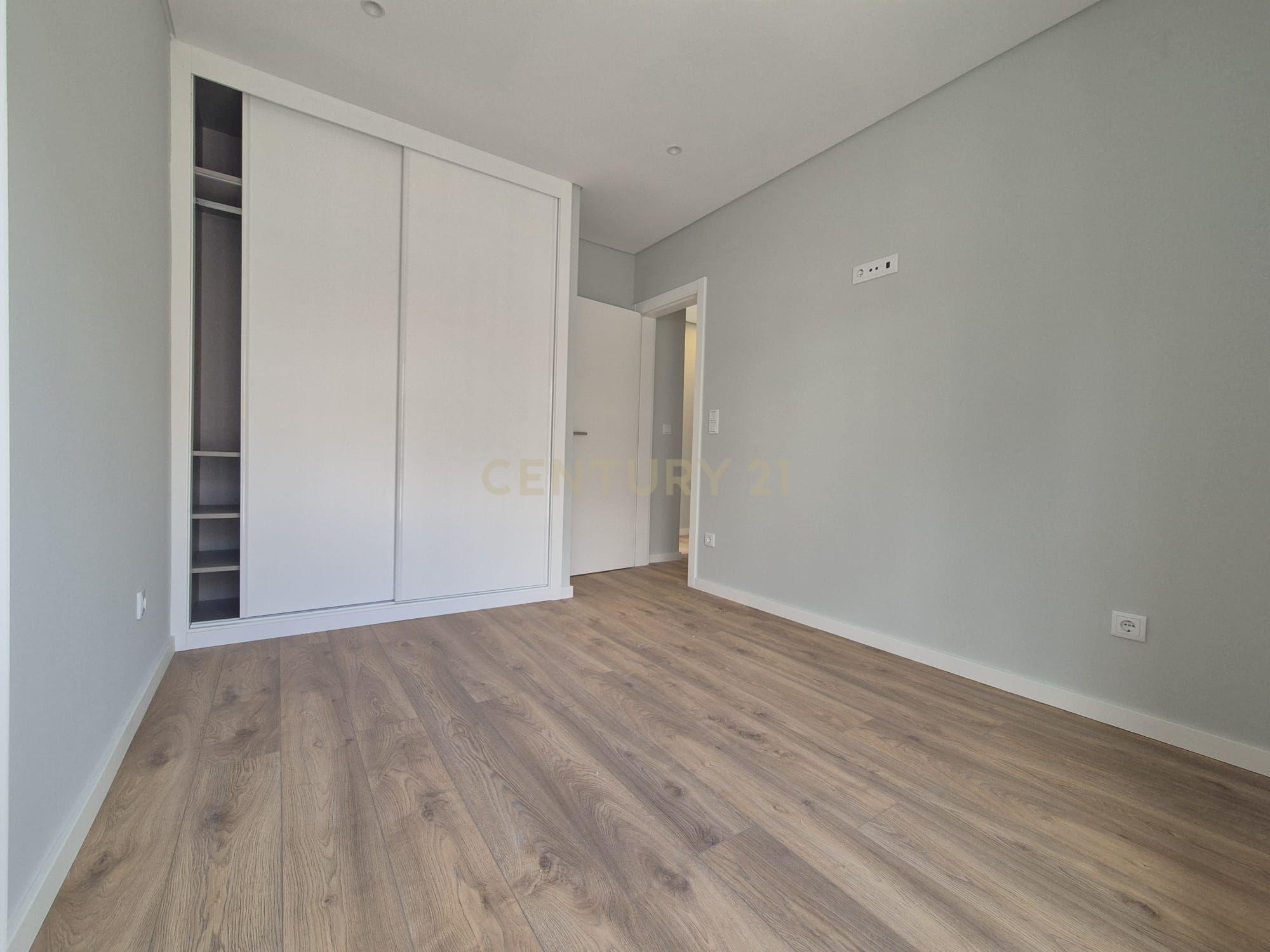 Fotografia 9 de T2 totalmente remodelado com 71m2 em prédio remodelado – Amadora – 5min a pé da Estação CP