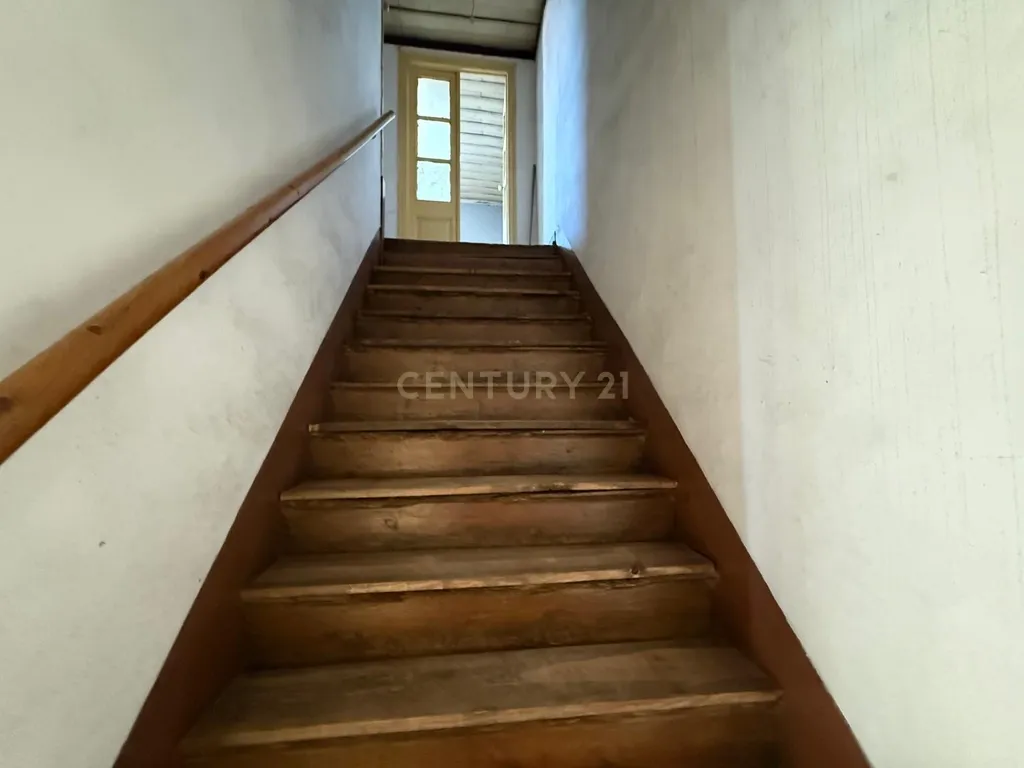 Moradia T9 com 3 pisos em Sardoal – Excelente Oportunidade de Investimento - Image 5