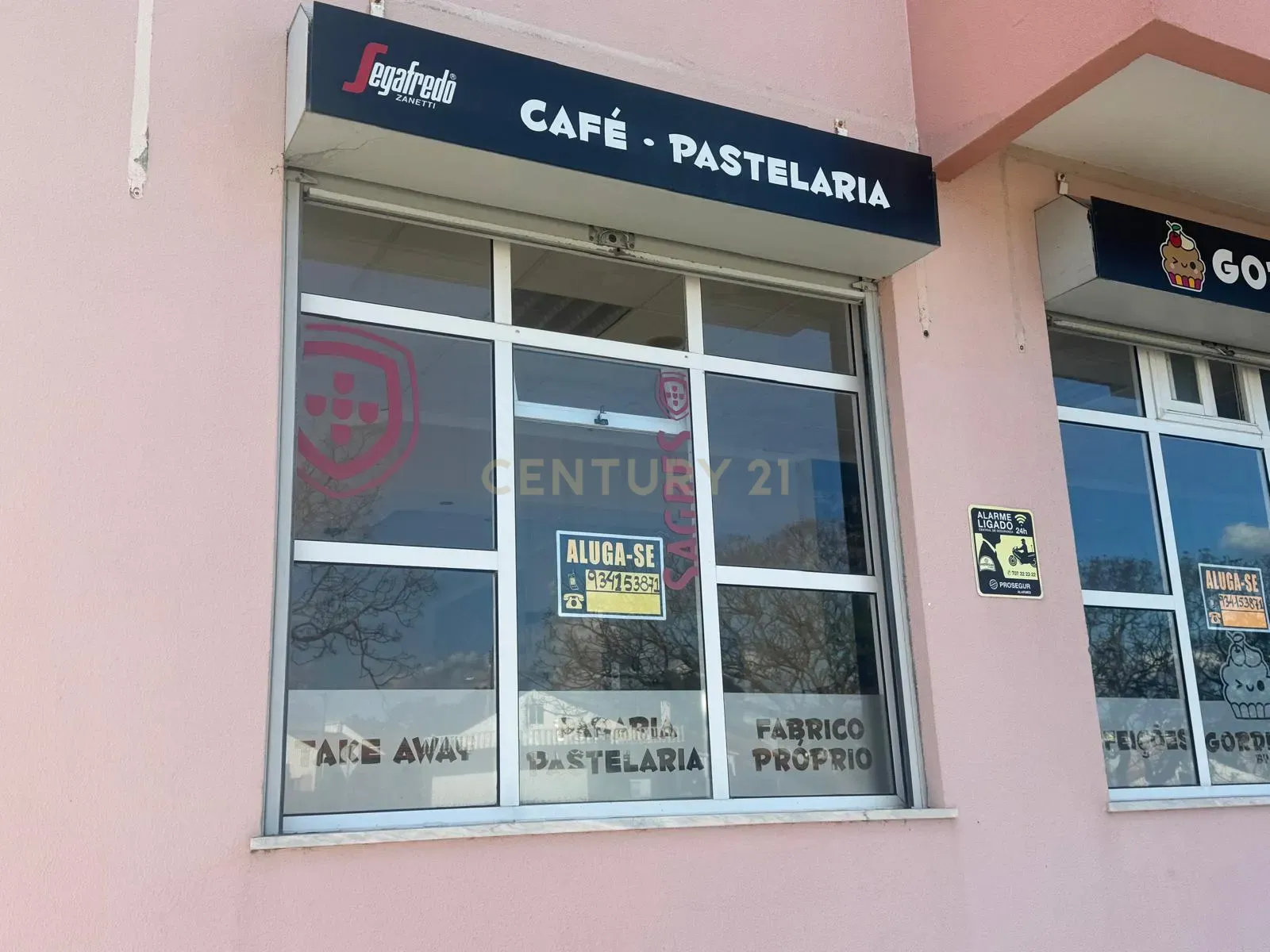 Espaço comercial à venda na Rua Henrique Augusto Pereira, nº2 - Image 23