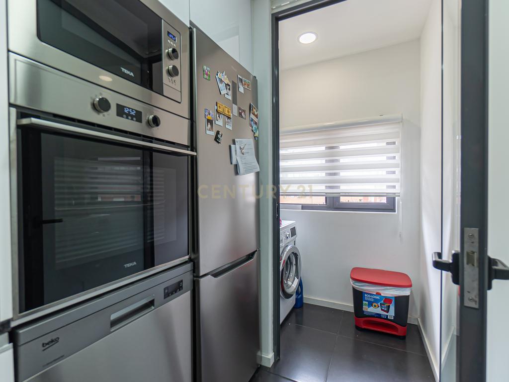 T2 Remodelado e Mobilado em Perafita, Matosinhos com Vista Panorâmica - Image 8