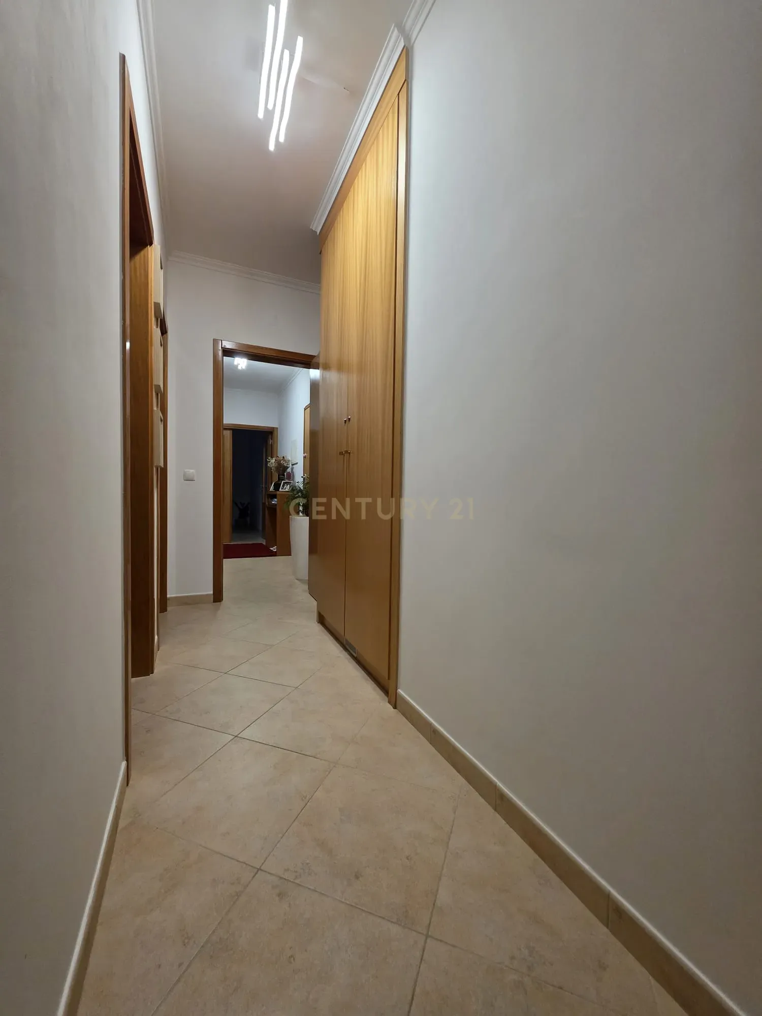 Fotografia 11 de Apartamento T2 com Excelentes Áreas e Varanda Ampla na Quinta dos Arcos, Armação de Pera