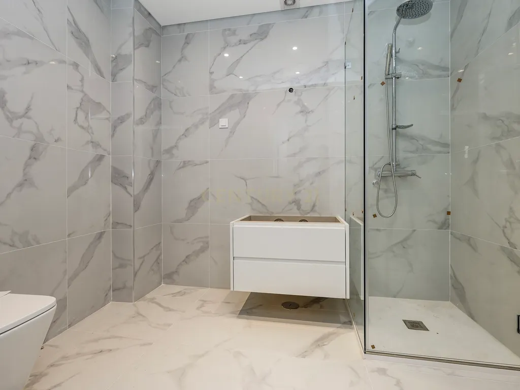 Viva o privilégio do Tejo: T3 Duplex exclusivo no coração de Santa Iria de Azóia! - Image 5