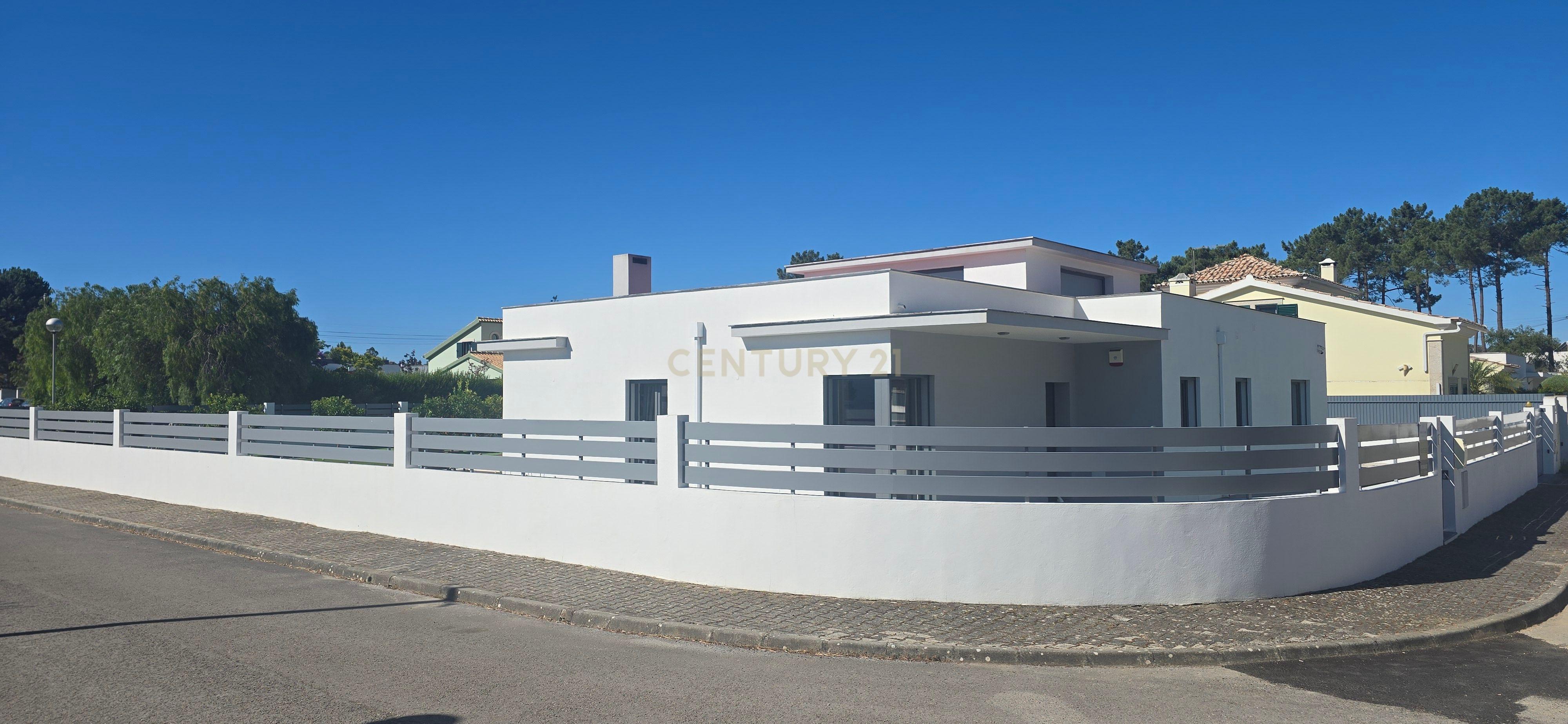 Fotografia 4 de Moderna Moradia T3 em Azeitão, Setúbal com Piscina e Jardim