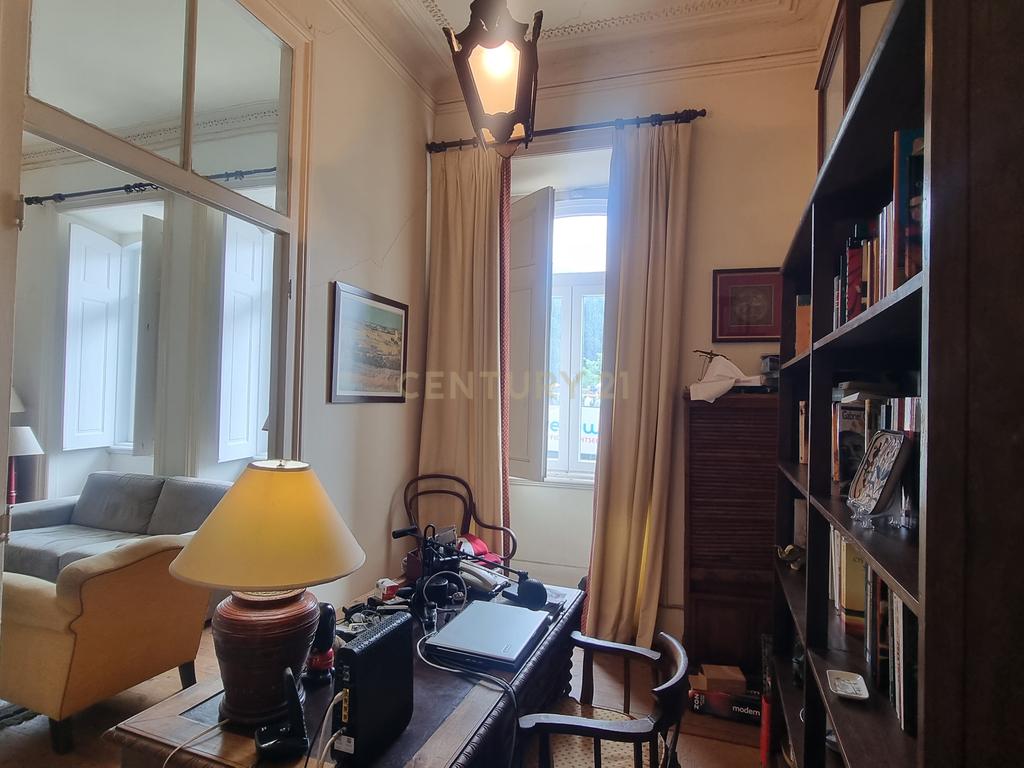 Apartamento Pombalino de Charme com 8 Assoalhadas – Av. Almirante Reis, Lisboa - Image 19