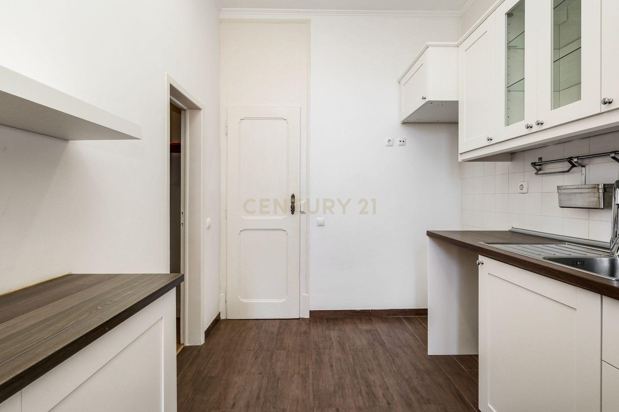 Fotografia 6 de Arrendamento de Apartamento T3, Renovado, na Lapa - Estrela