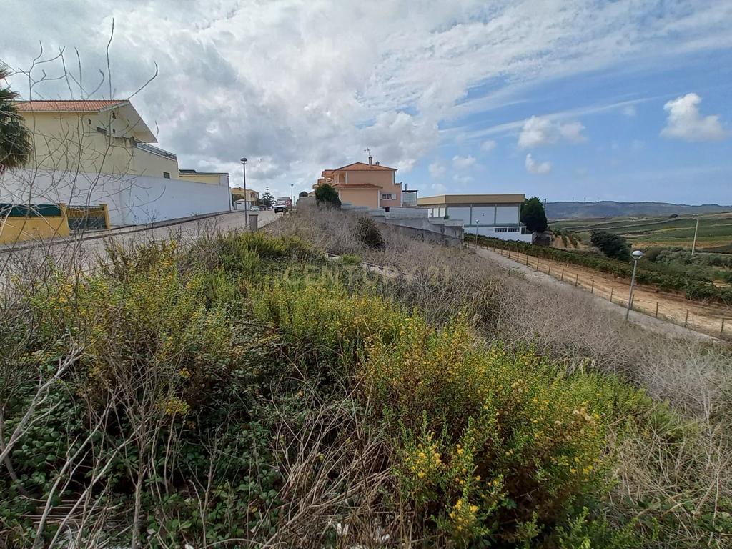 LOTE 481m2 C/ PROJECTO APROVADO PARA MORADIA ISOLADA UNIFAMILIAR COM PISCINA E JARDIM - Image 19