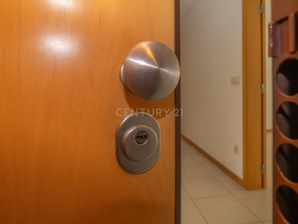 Apartamento T3 com Duas Varandas, Garagem Box e Lugar de estacionamento na Vila Serena, Pinhal Novo - Image 46
