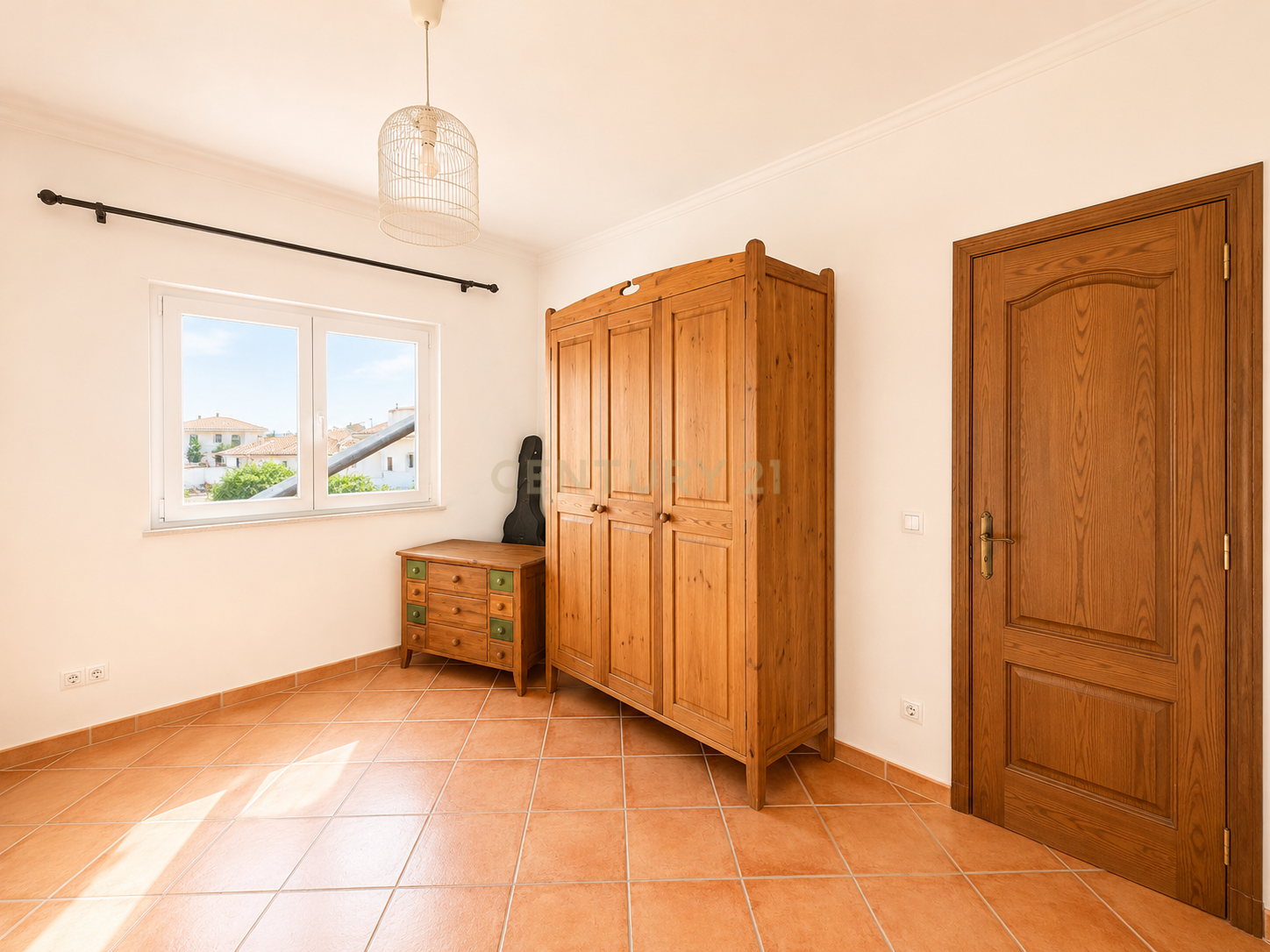 Fotografia 9 de Moradia isolada  T2+2 no centro da Quinta do conde - Excelente oportunidade de negócio.