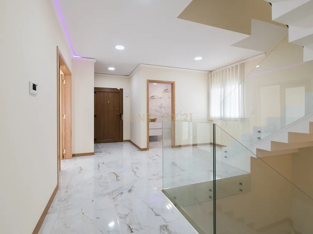 Moradia nova para estrear, de Sonho com Vista Panorâmica Sobre Lisboa no Bairro Casal do Bispo - Image 29