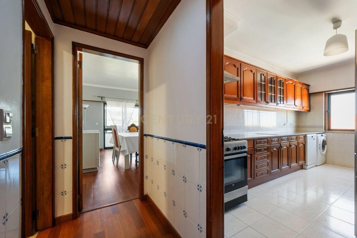Fotografia 8 de Apartamento T3 com 120m² | Sala com Lareira | Excelentes Áreas e Luz Natural em Algueirão